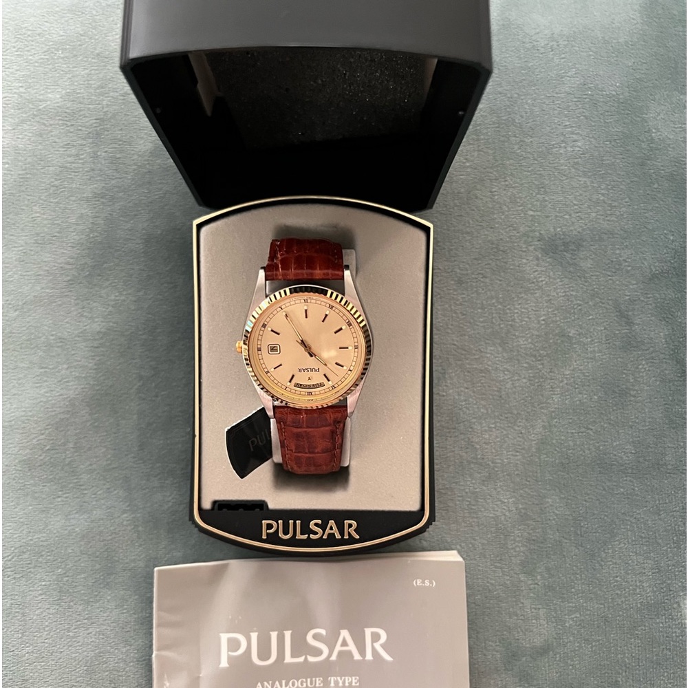 Pulsar analogue type watch